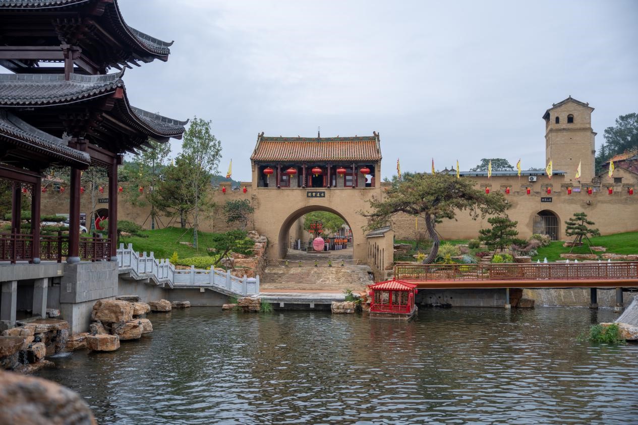 晋城市阳城县润城镇上庄村有众多古堡古建。赵瑞摄